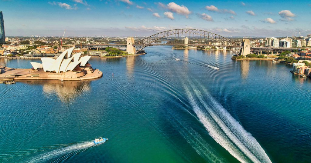 Sydney harbour featuring Sydney Opera House and Sydney Habour Bridge